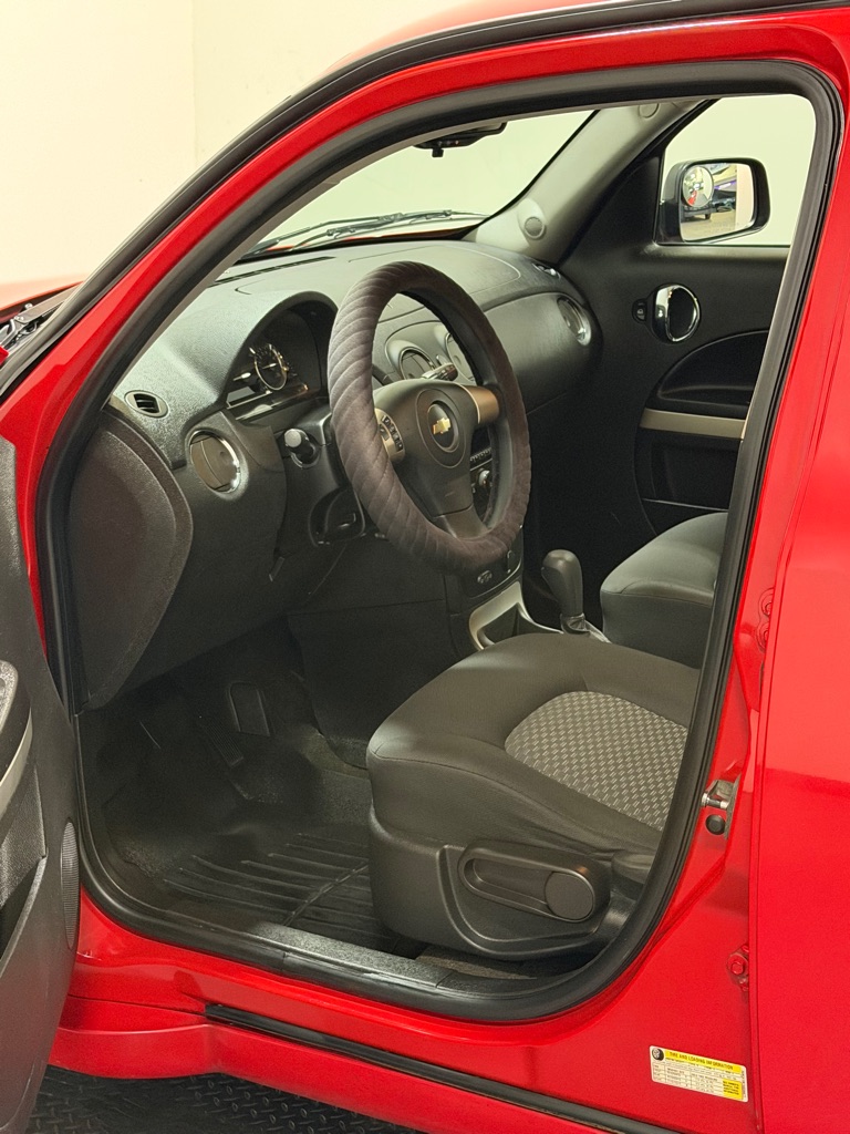 Photo 8 of this CHEVROLET HHR