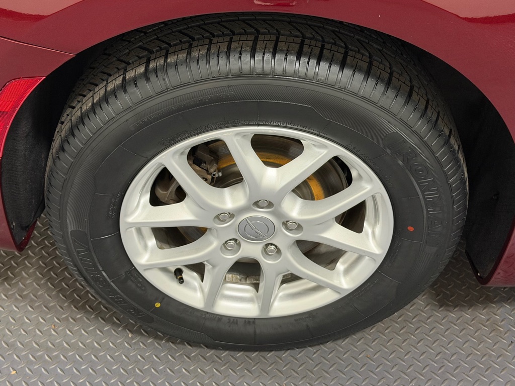 Photo 19 of this CHRYSLER PACIFICA