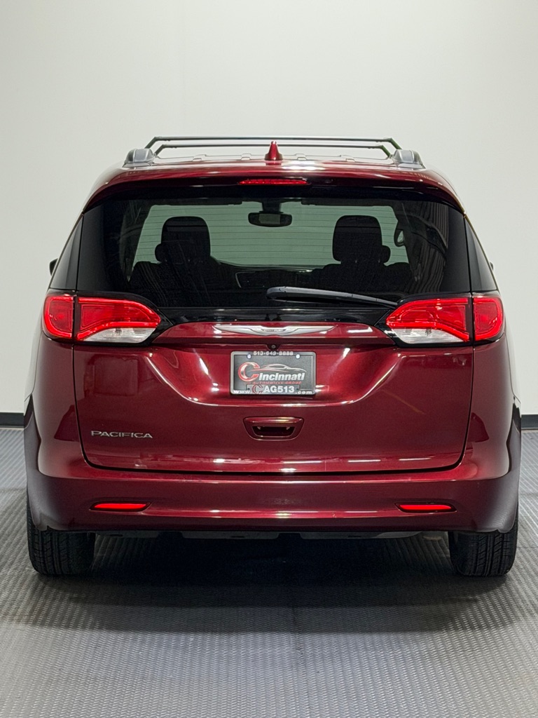 Photo 6 of this CHRYSLER PACIFICA
