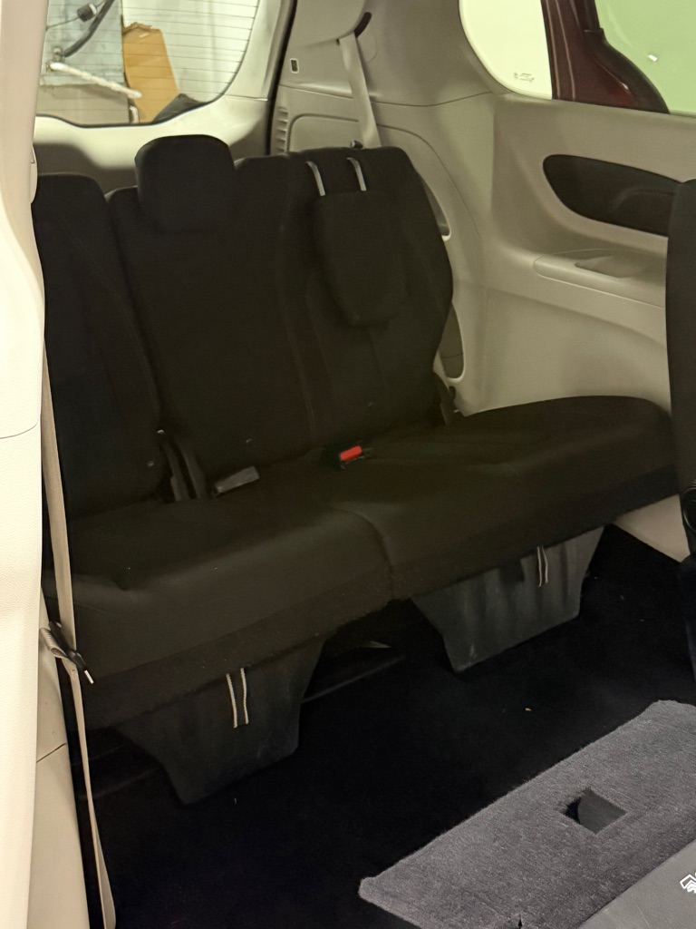 Photo 11 of this CHRYSLER PACIFICA