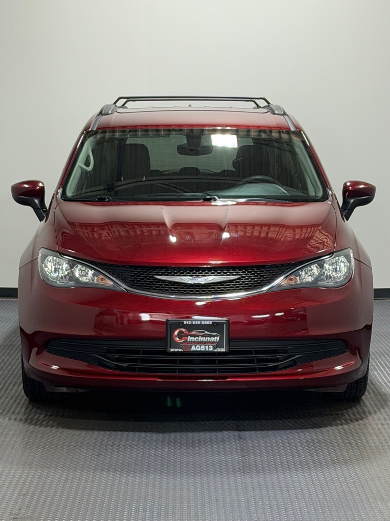 Photo 3 of this CHRYSLER PACIFICA