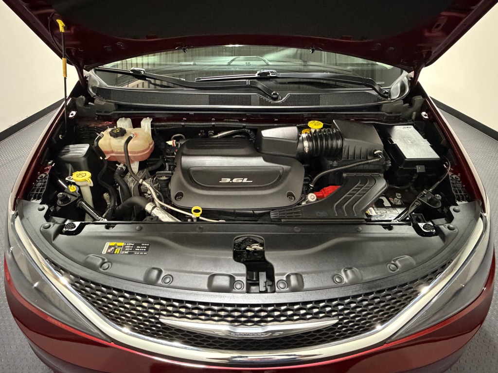 Photo 17 of this CHRYSLER PACIFICA