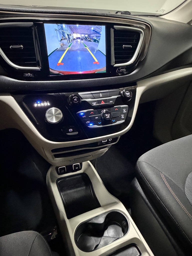Photo 14 of this CHRYSLER PACIFICA