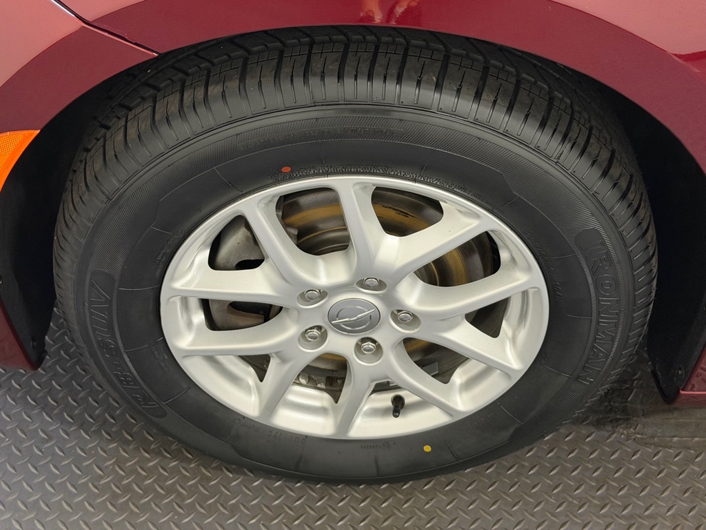 Photo 21 of this CHRYSLER PACIFICA