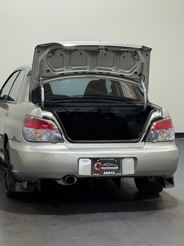 Photo 11 of this SUBARU IMPREZA
