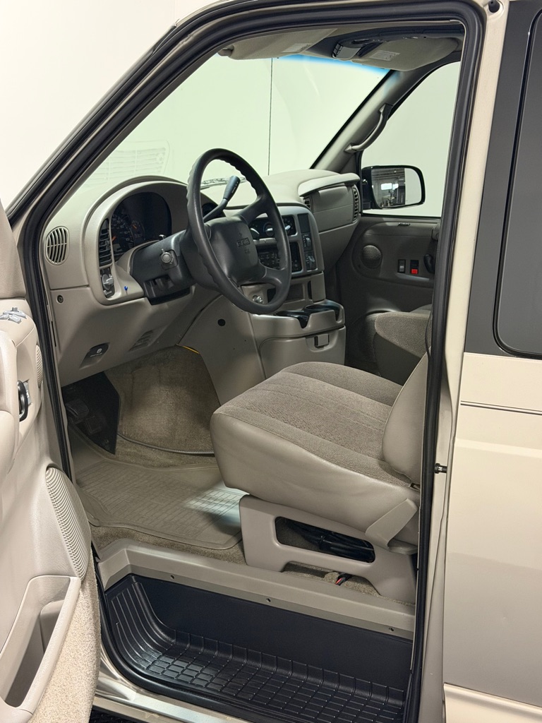 Photo 8 of this GMC SAFARI