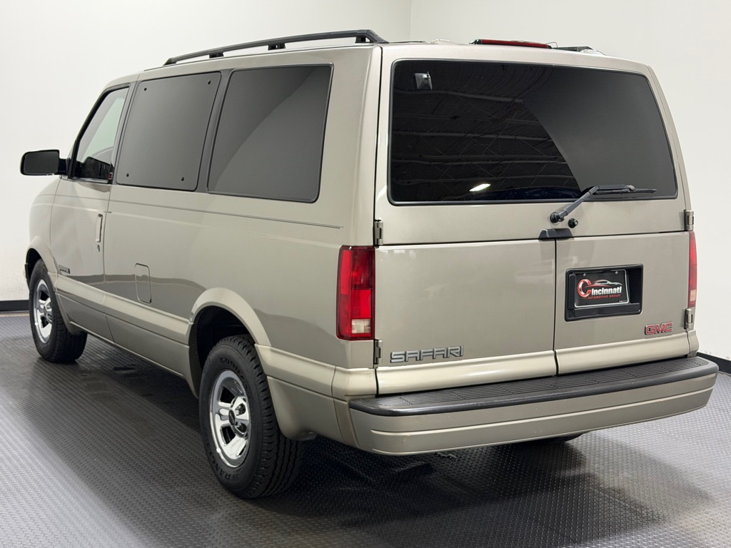 Photo 7 of this GMC SAFARI