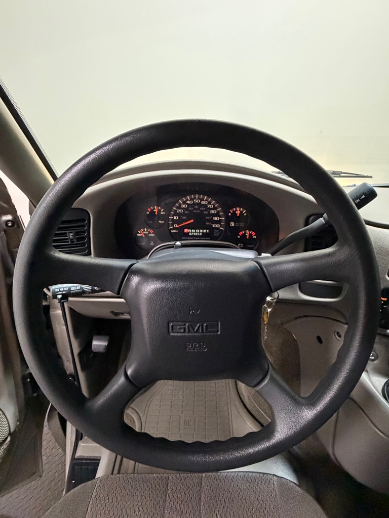 Photo 17 of this GMC SAFARI