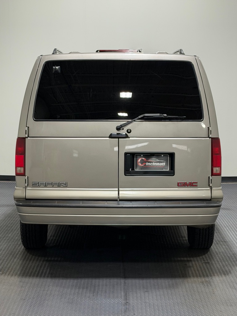 Photo 6 of this GMC SAFARI