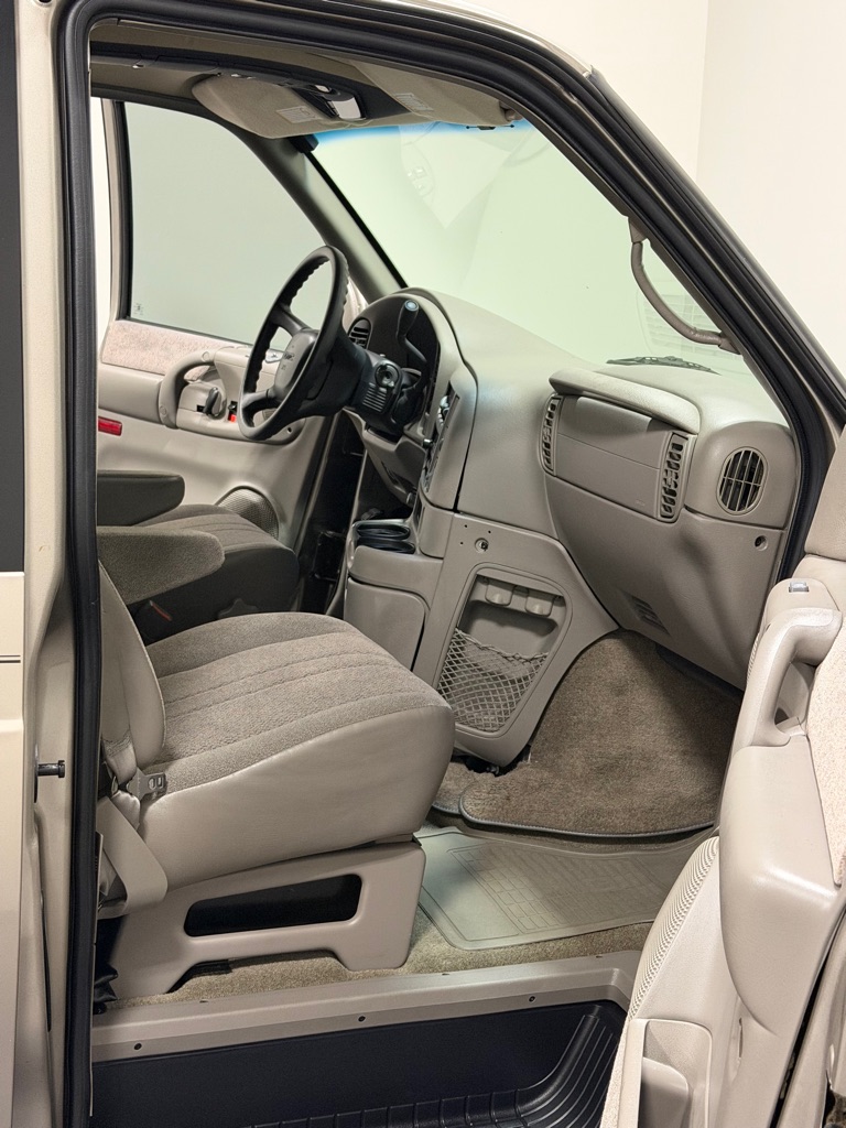 Photo 9 of this GMC SAFARI