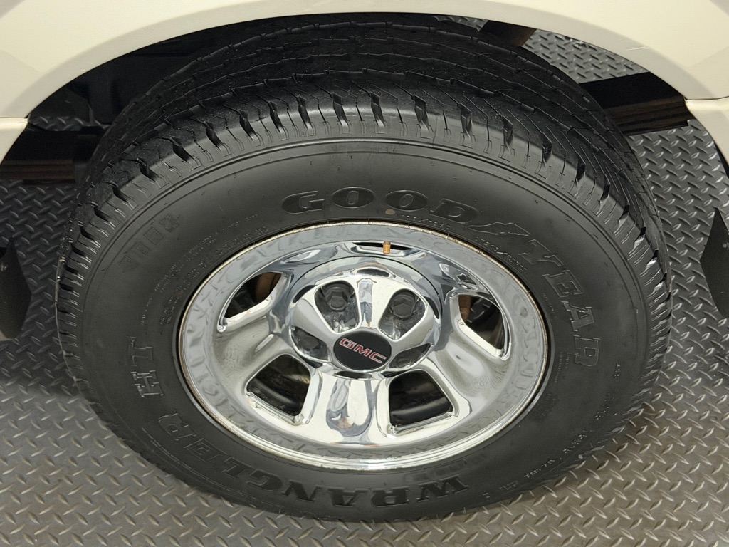 Photo 21 of this GMC SAFARI