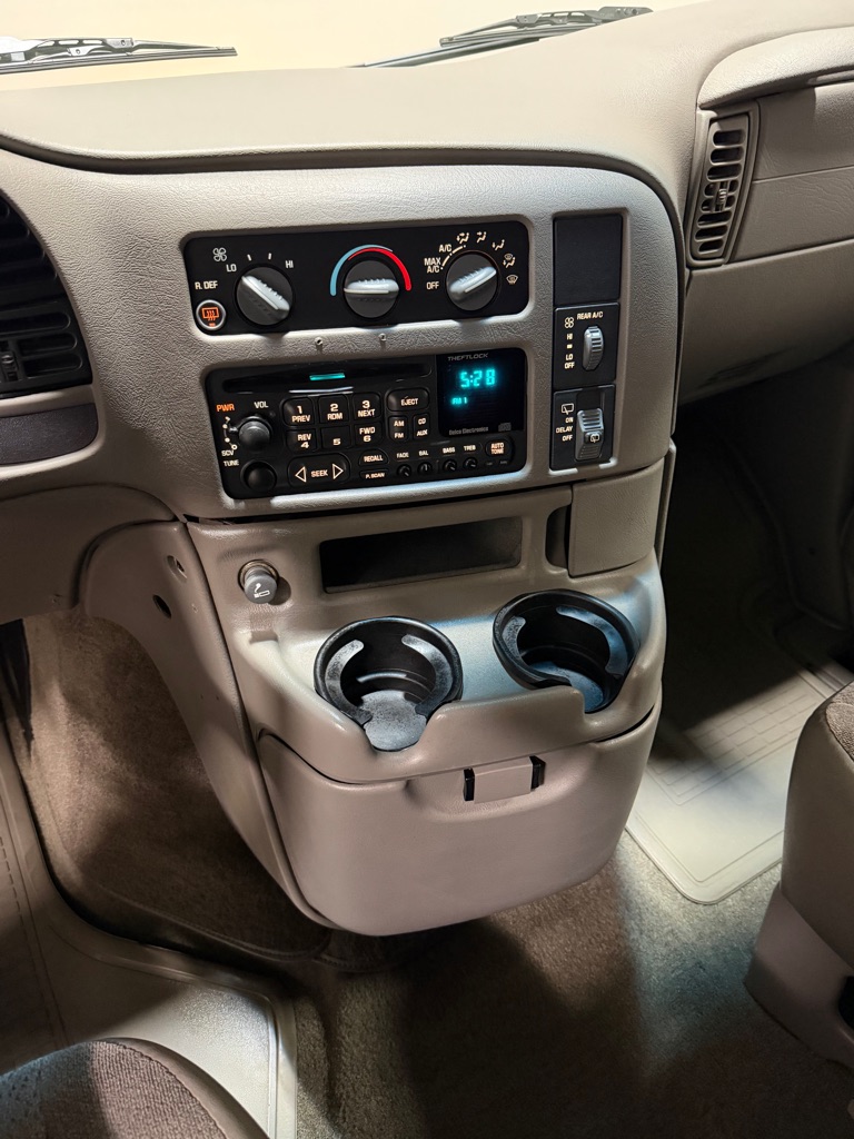 Photo 15 of this GMC SAFARI