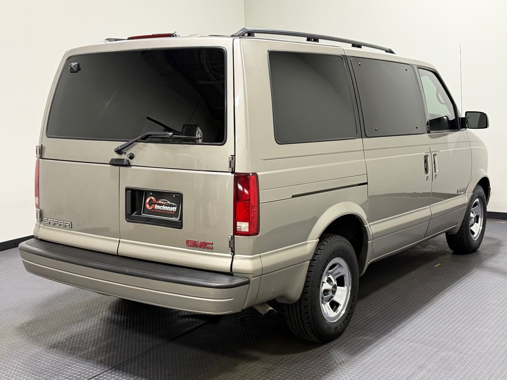 Photo 5 of this GMC SAFARI
