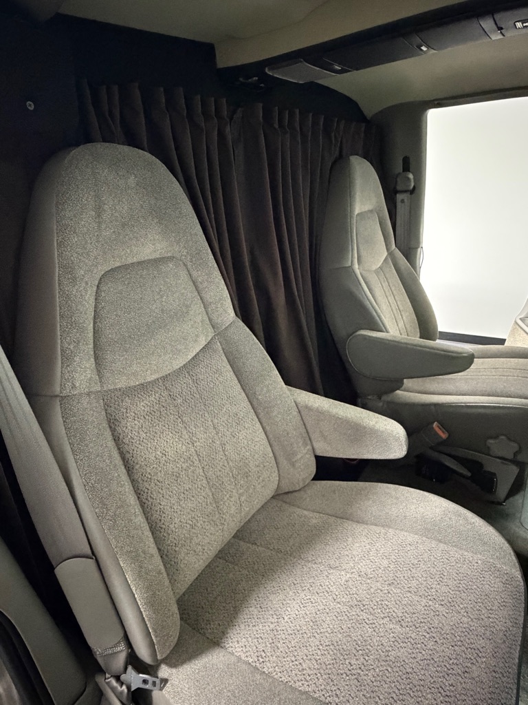 Photo 12 of this GMC SAFARI