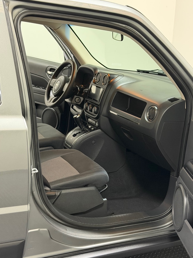 Photo 11 of this JEEP PATRIOT