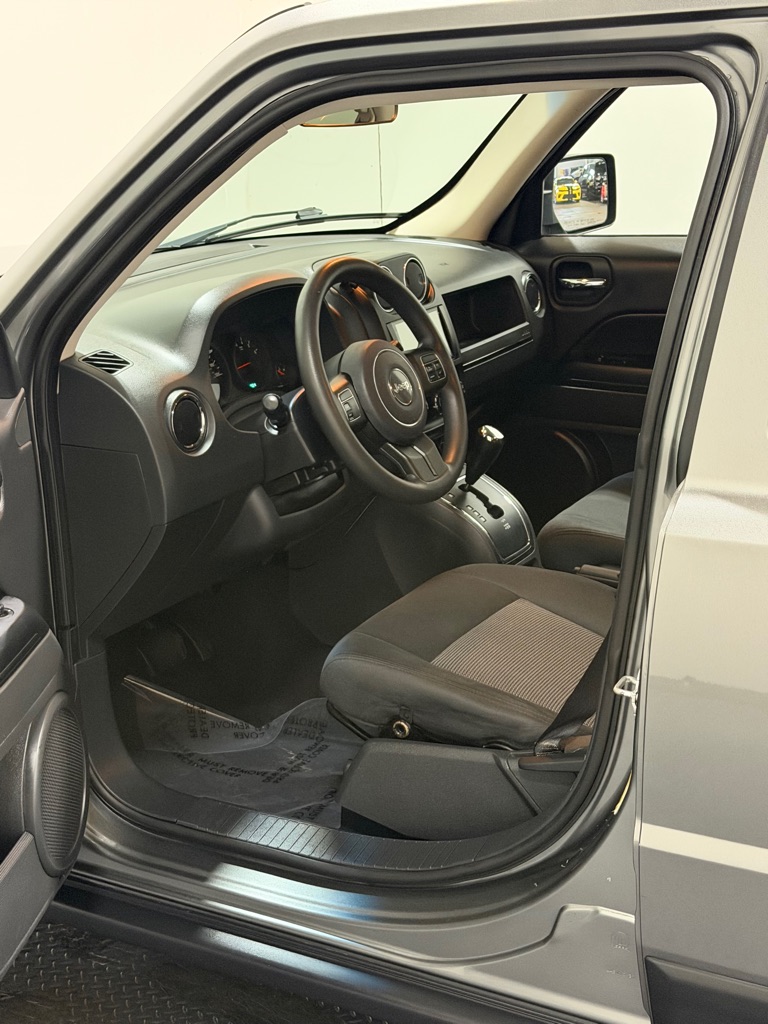 Photo 8 of this JEEP PATRIOT