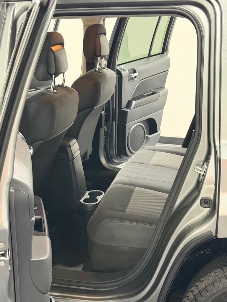 Photo 9 of this JEEP PATRIOT