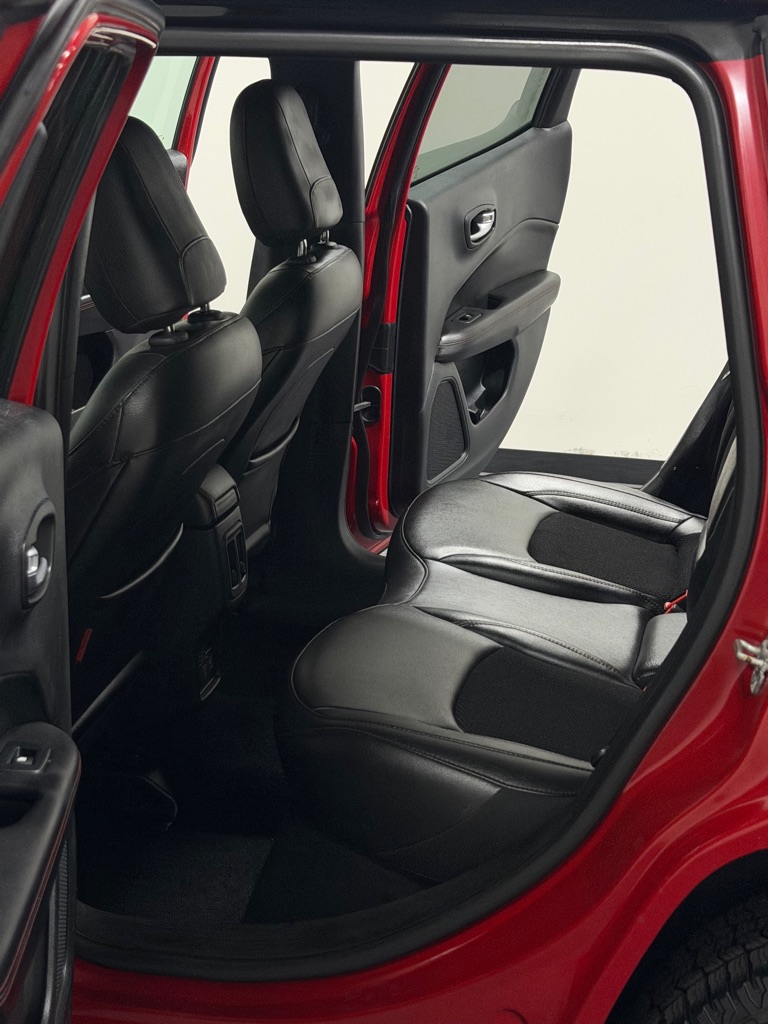 Photo 9 of this JEEP COMPASS