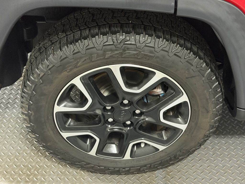 Photo 19 of this JEEP COMPASS