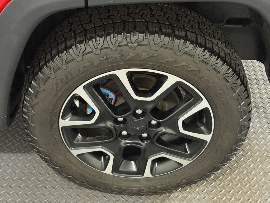 Photo 20 of this JEEP COMPASS