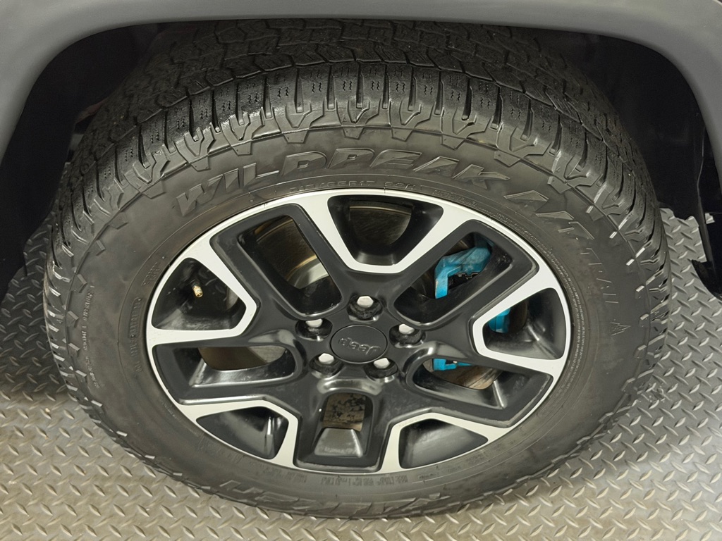 Photo 18 of this JEEP COMPASS
