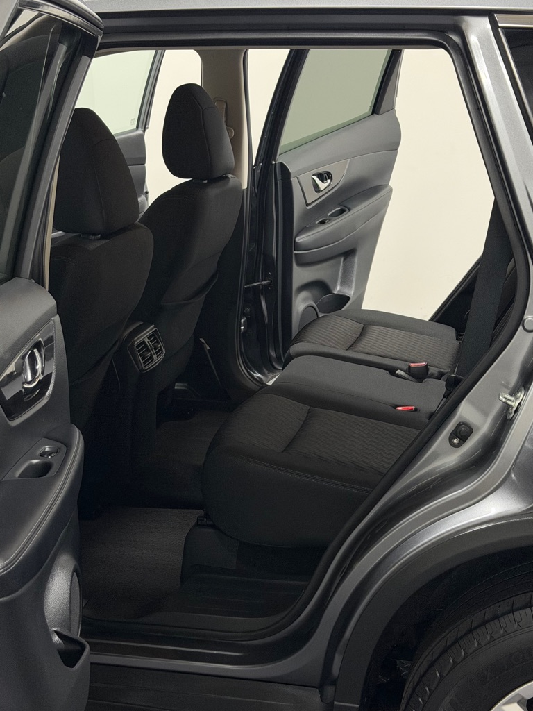 Photo 9 of this NISSAN ROGUE