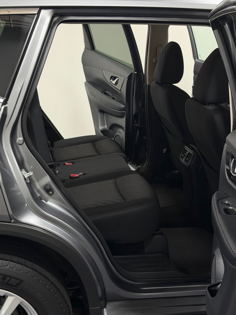 Photo 10 of this NISSAN ROGUE