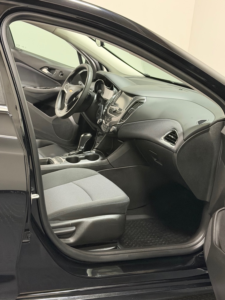 Photo 10 of this CHEVROLET CRUZE