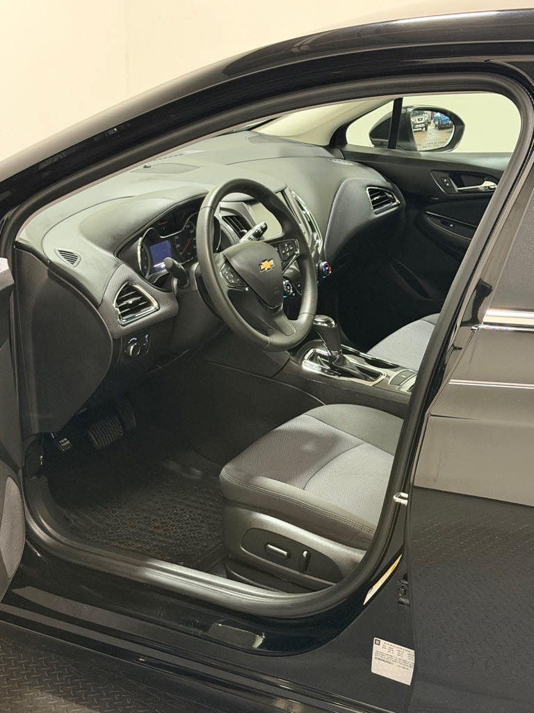 Photo 7 of this CHEVROLET CRUZE