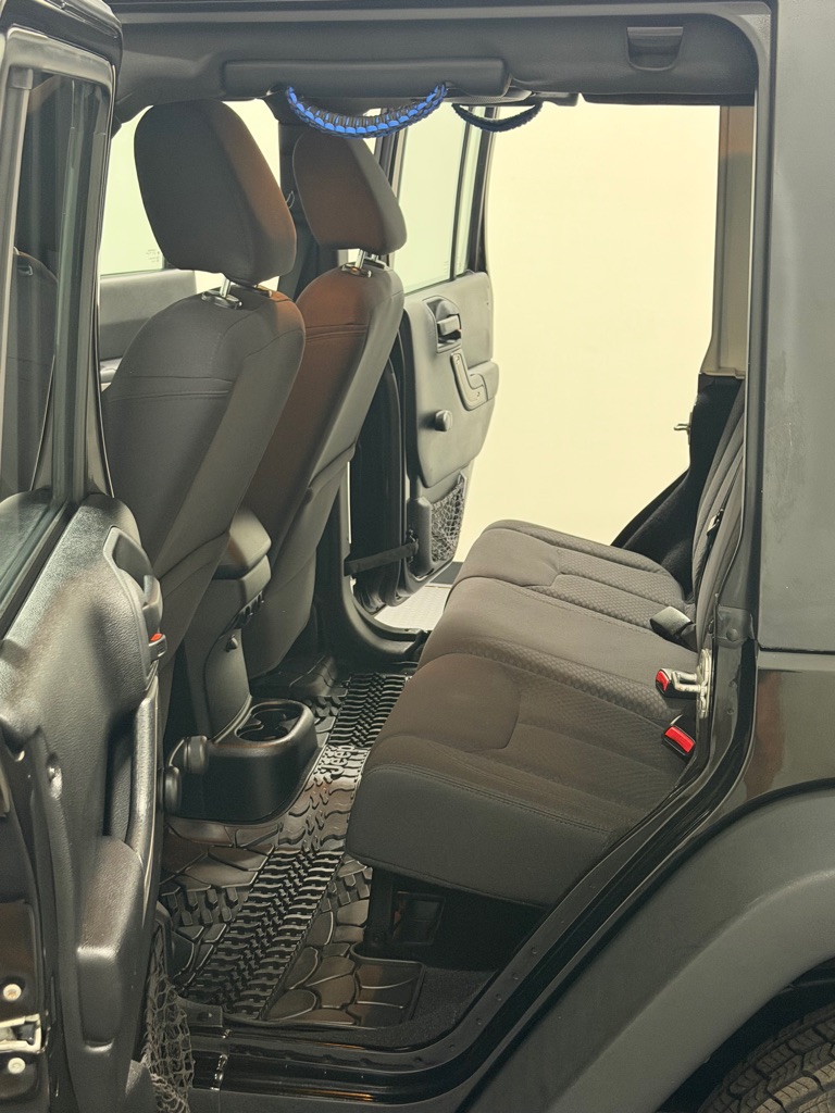 Photo 9 of this JEEP WRANGLER UNLIMI