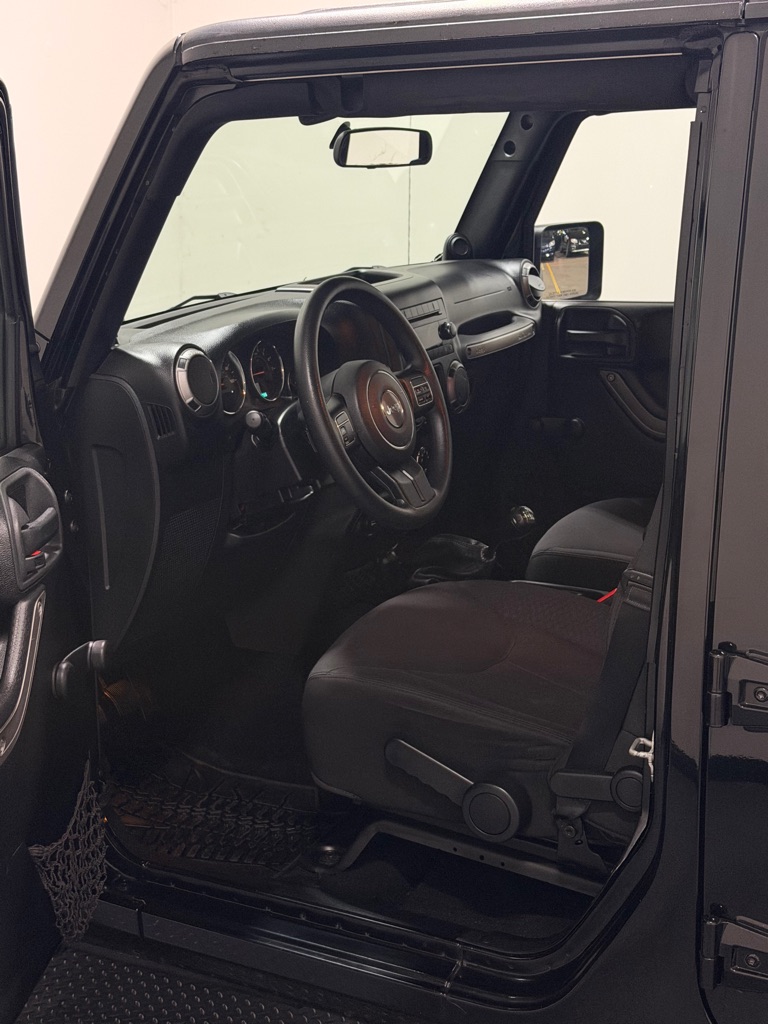 Photo 8 of this JEEP WRANGLER UNLIMI