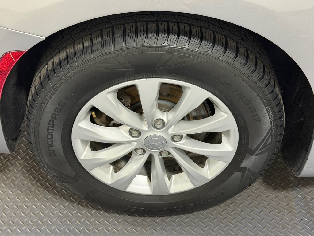 Photo 19 of this CHRYSLER PACIFICA