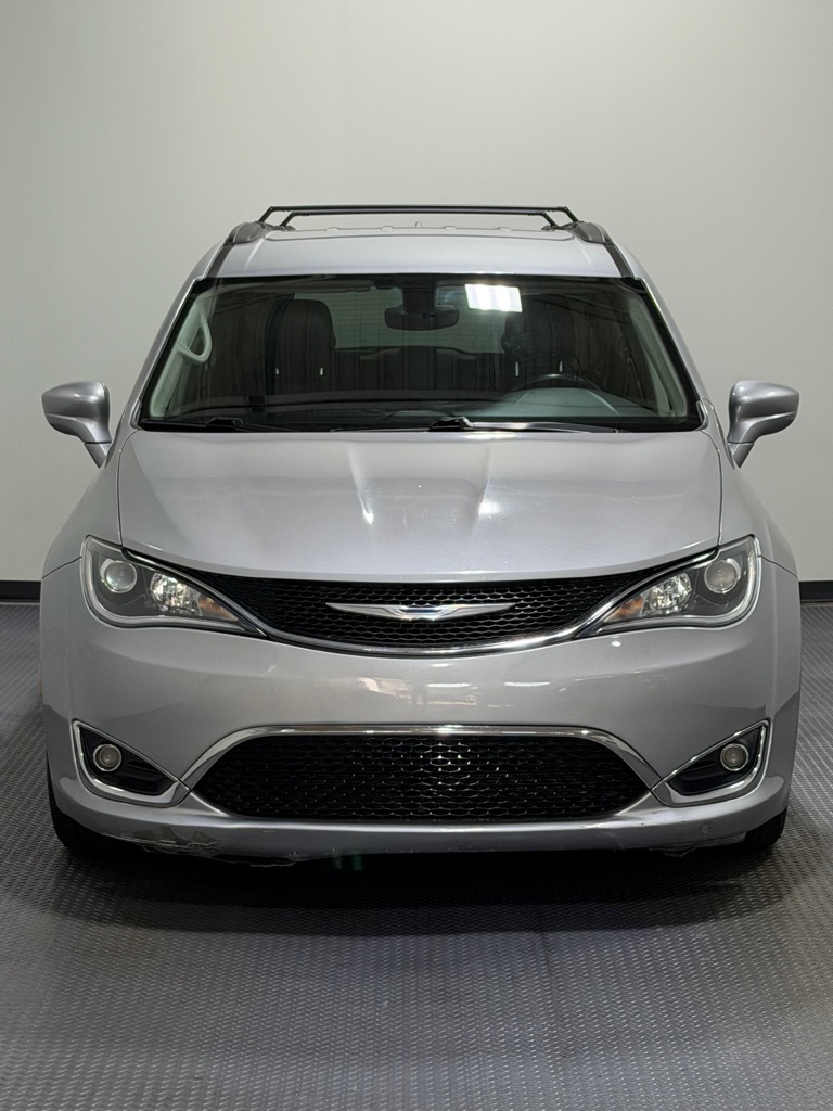 Photo 3 of this CHRYSLER PACIFICA