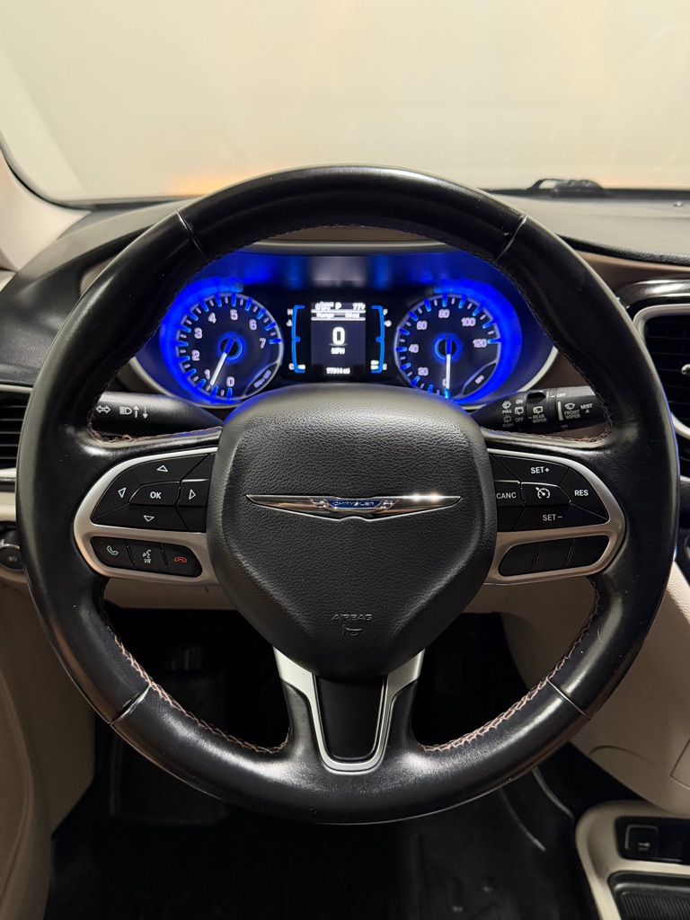Photo 16 of this CHRYSLER PACIFICA
