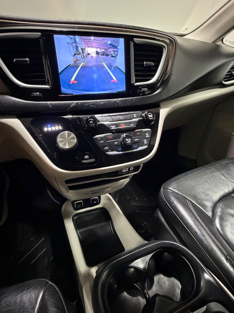 Photo 14 of this CHRYSLER PACIFICA
