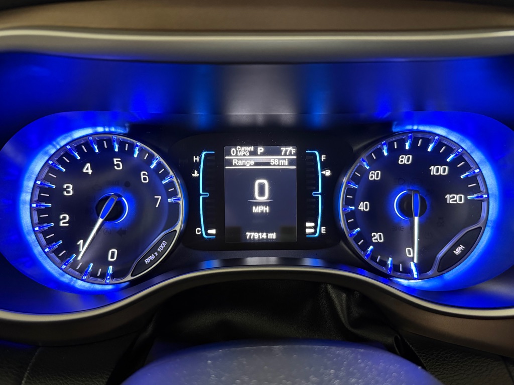 Photo 15 of this CHRYSLER PACIFICA
