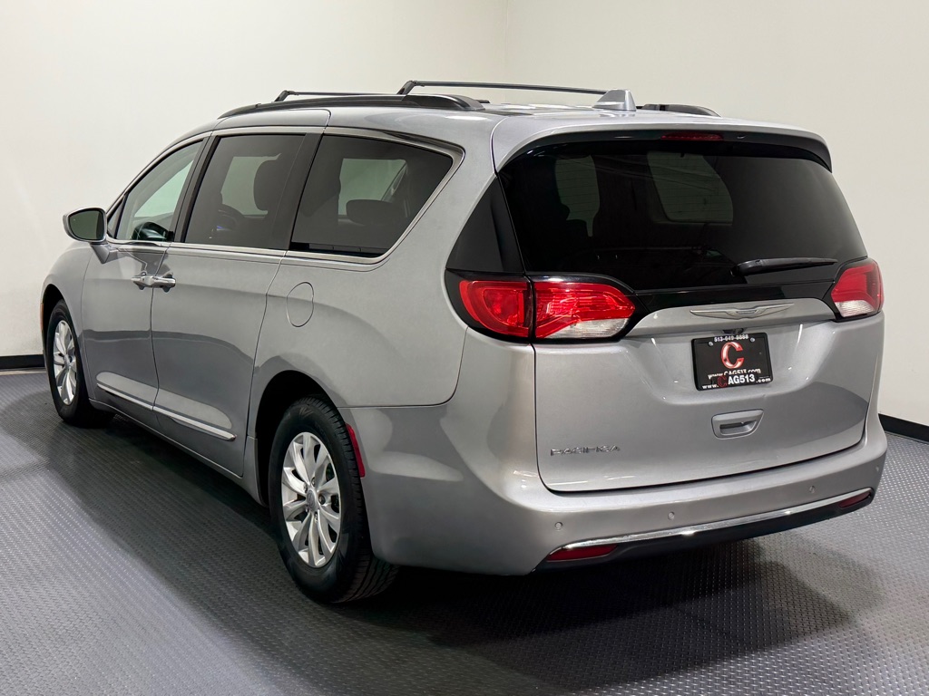 Photo 7 of this CHRYSLER PACIFICA