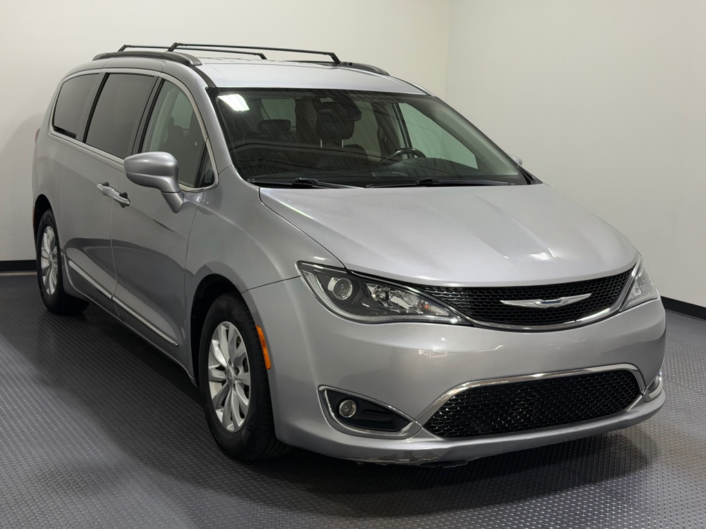 Photo 4 of this CHRYSLER PACIFICA