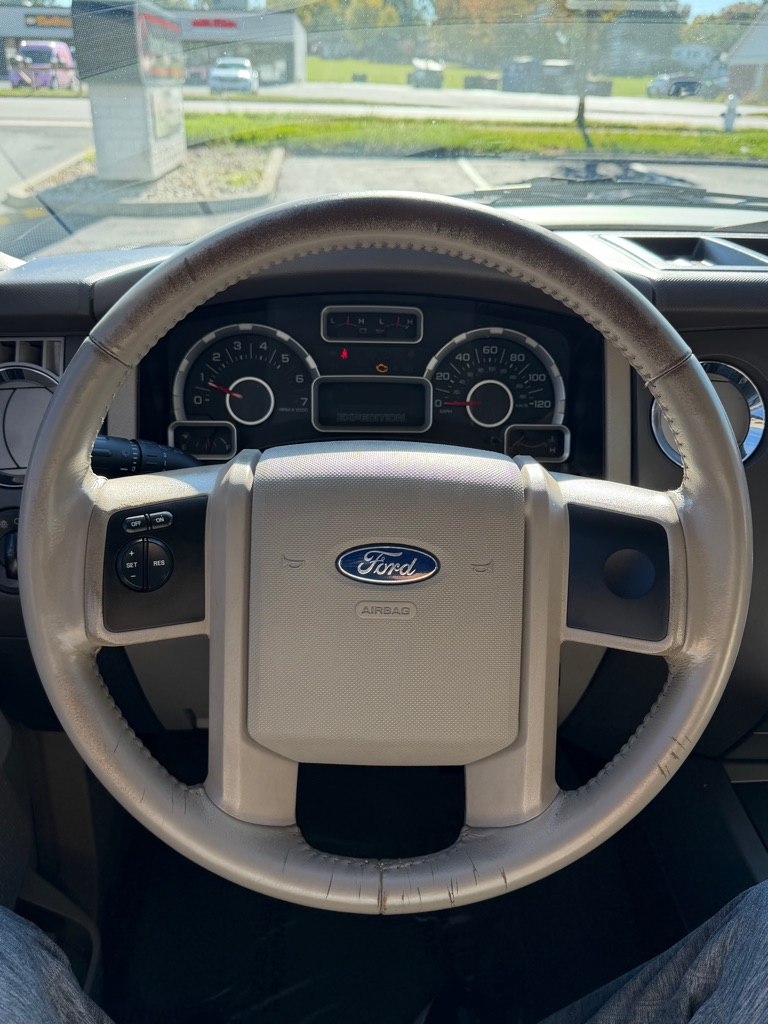 Photo 12 of this FORD EXPEDITION