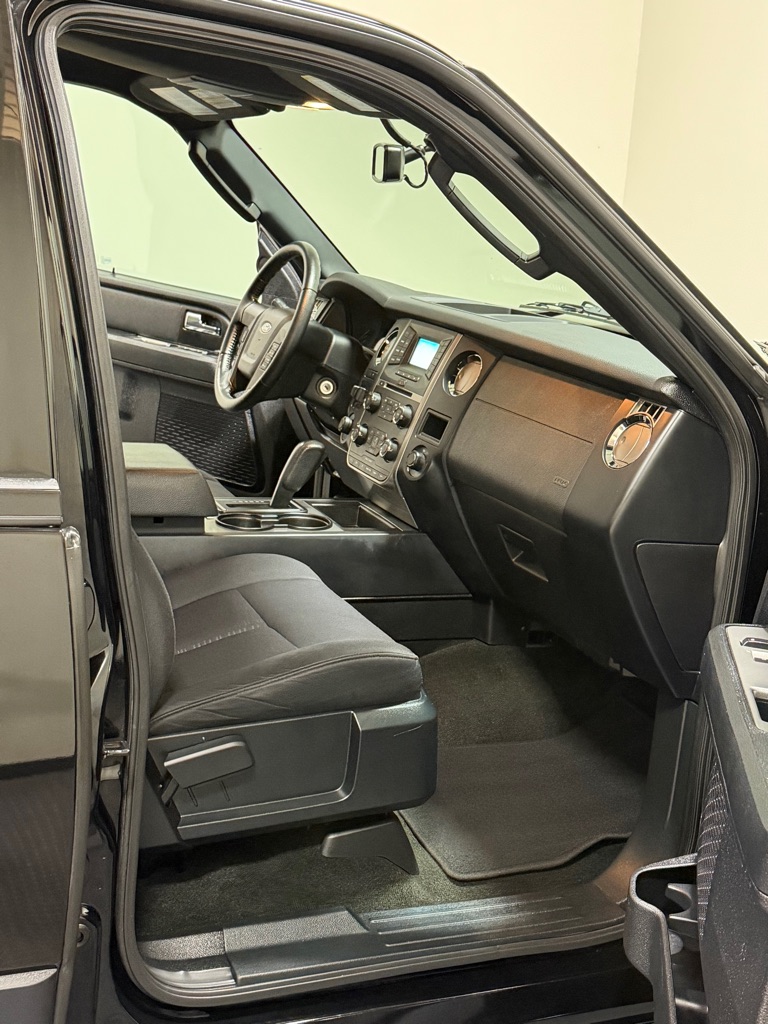Photo 12 of this FORD EXPEDITION
