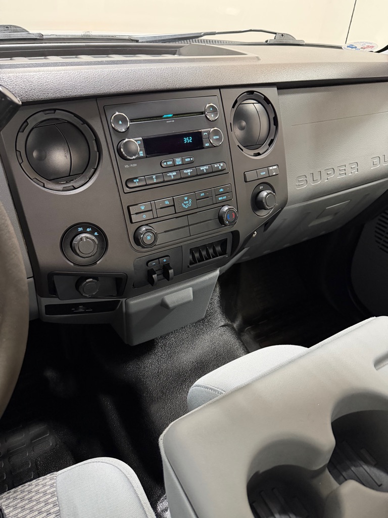 Photo 12 of this FORD F350
