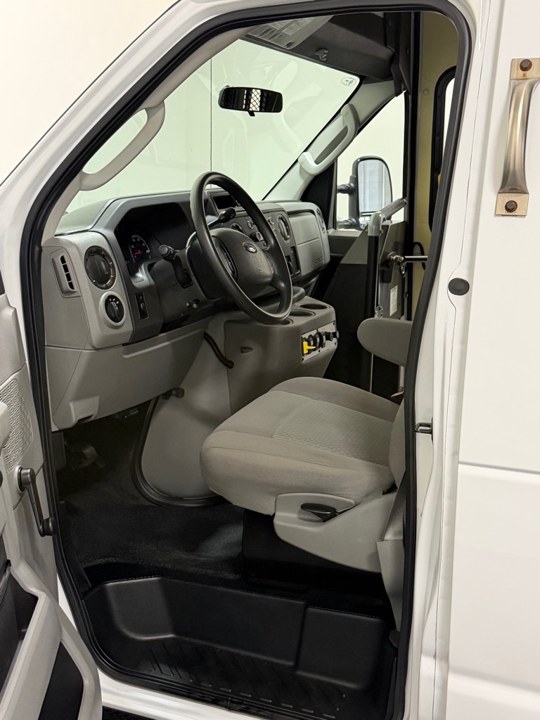 Photo 8 of this FORD ECONOLINE