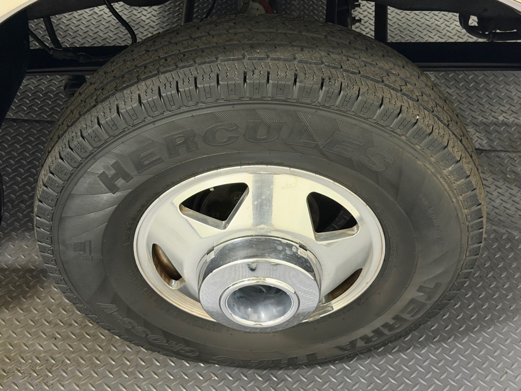 Photo 16 of this FORD F350