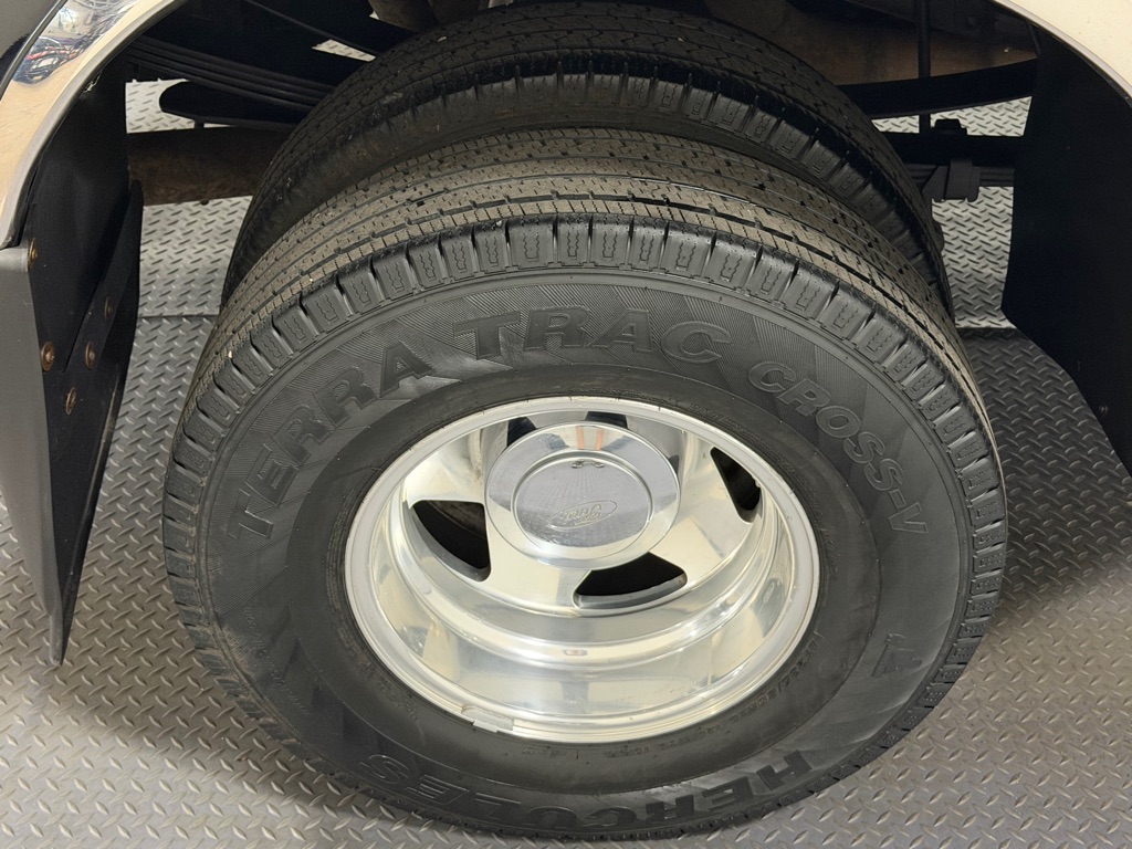 Photo 17 of this FORD F350