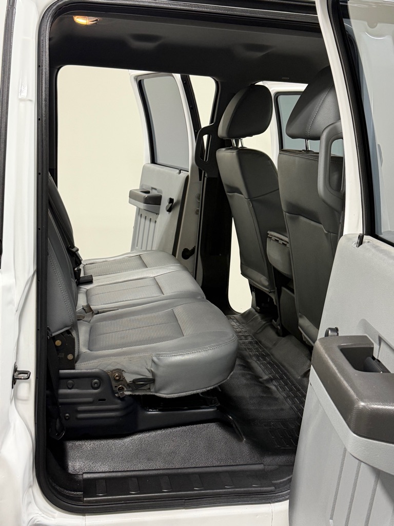 Photo 10 of this FORD F350