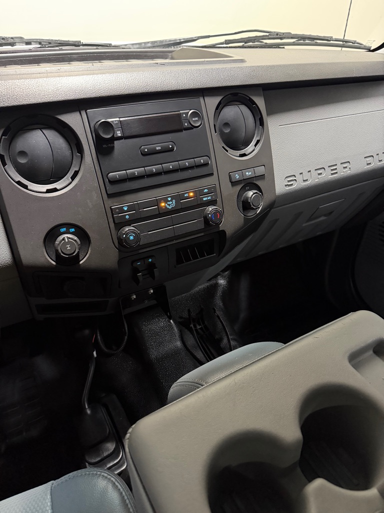 Photo 13 of this FORD F350