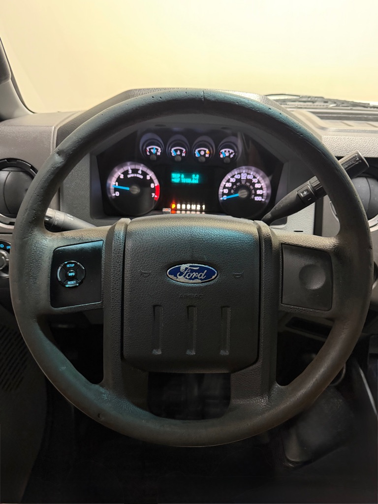 Photo 15 of this FORD F350