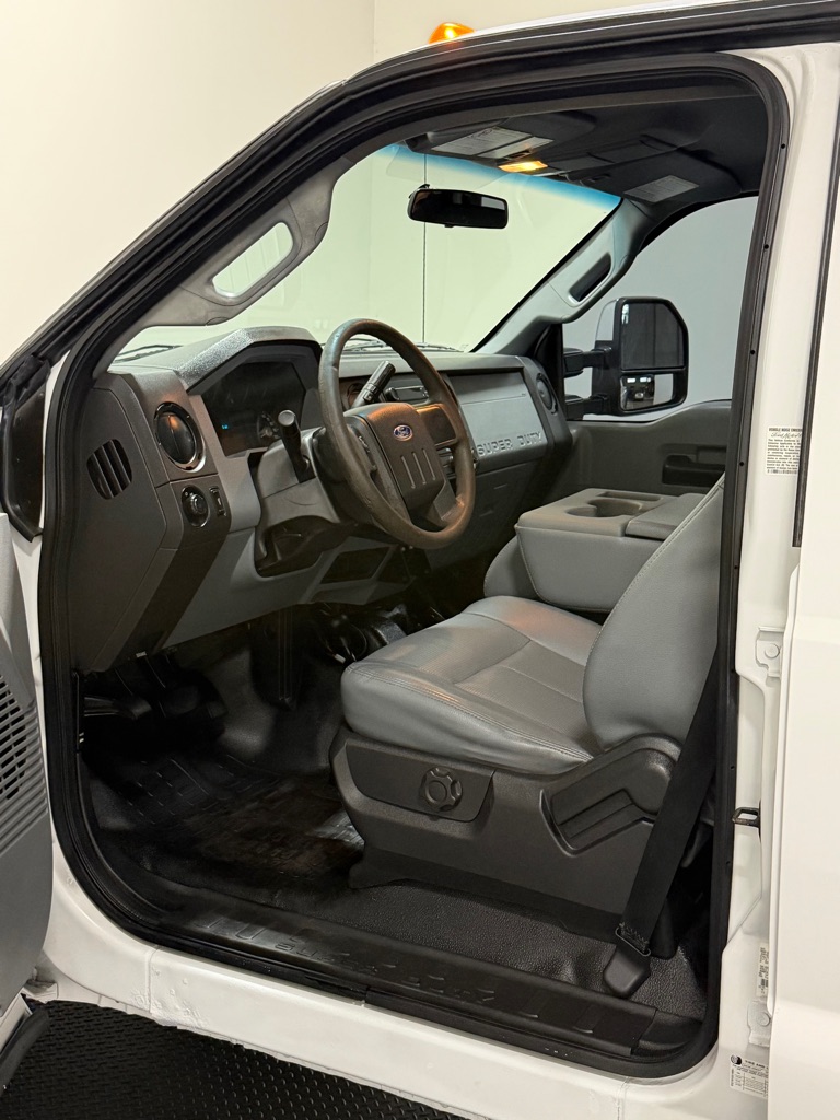Photo 8 of this FORD F350