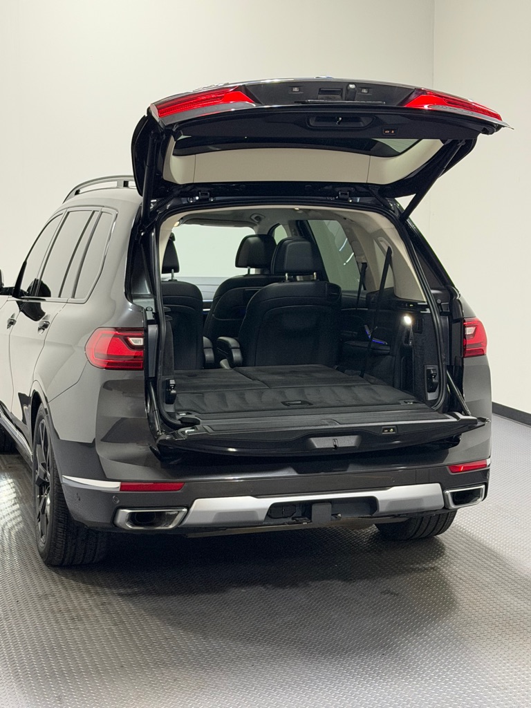 Photo 13 of this BMW X7
