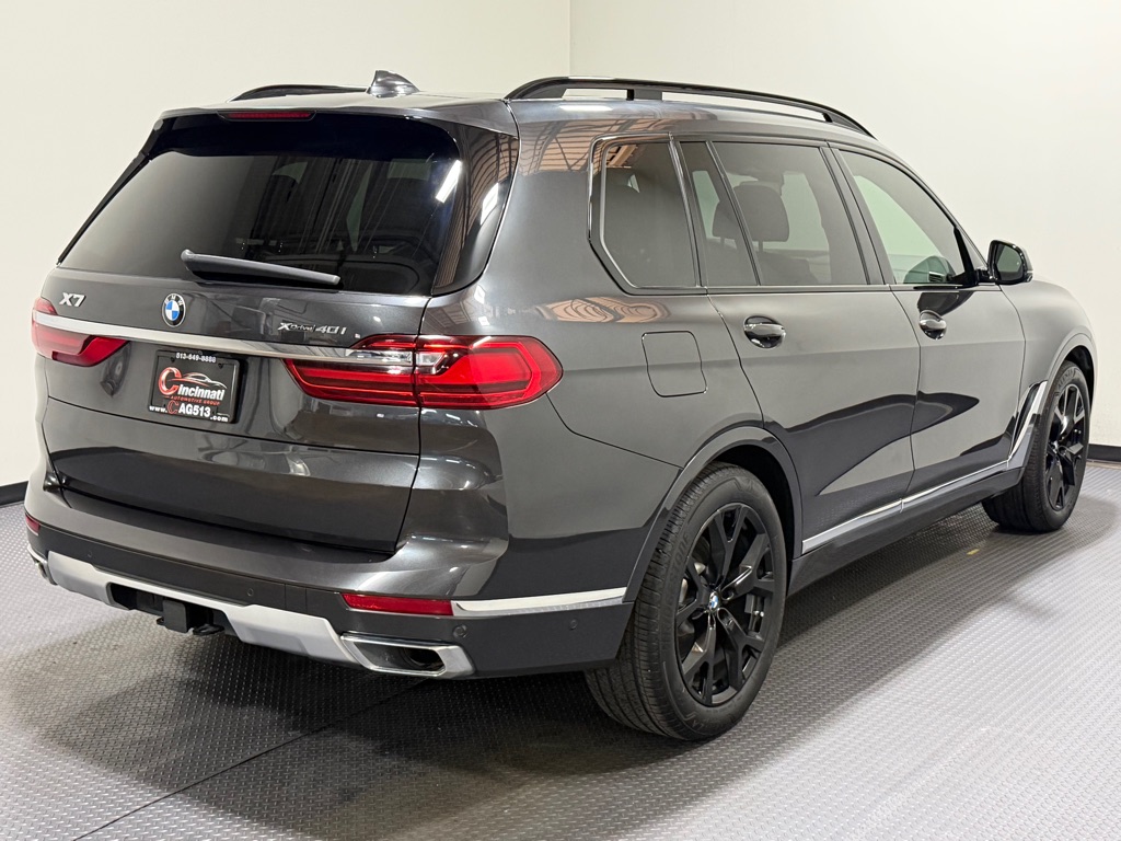Photo 5 of this BMW X7